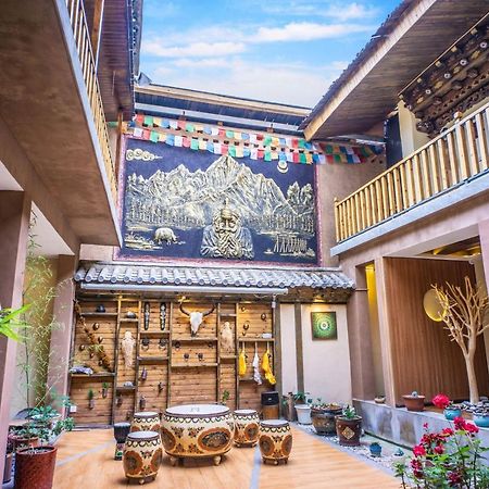 Blossom Dynasty Inn Shangri-La Exteriör bild